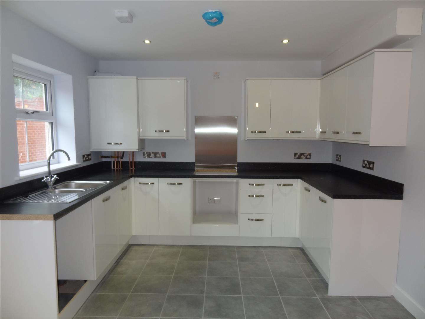 24 Rowland Court Abbey Foregate, Shrewsbury, SY2 6FP Let Agreed